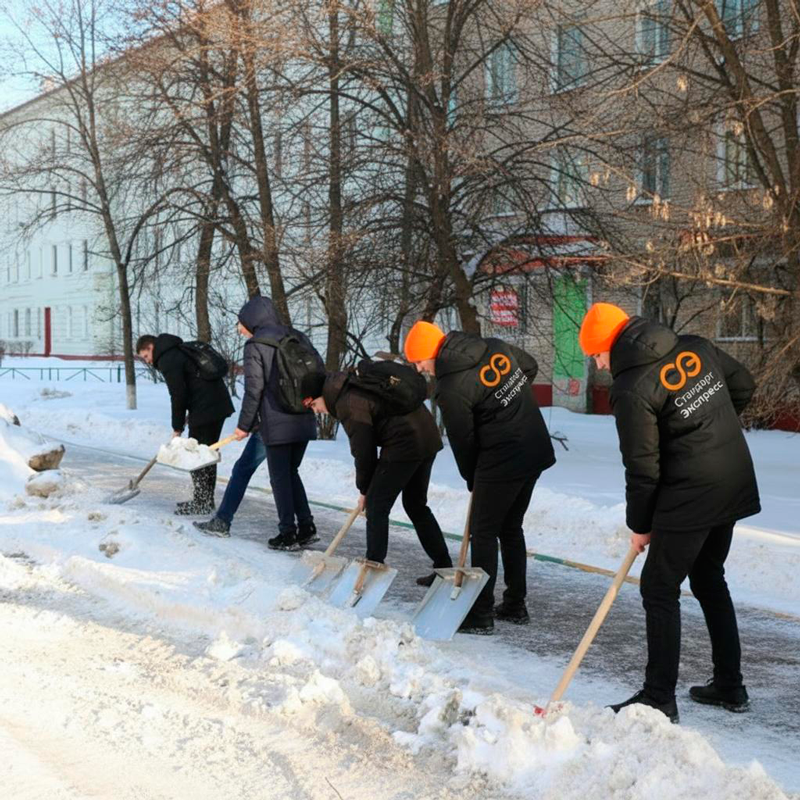 Уборка снега с крыш и территорий в Казани